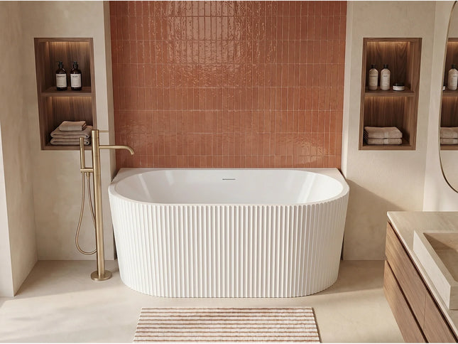 Baignoire semi îlot texturée avec bonde pop-up - Blanc brillant - 149 cm - ZELINA